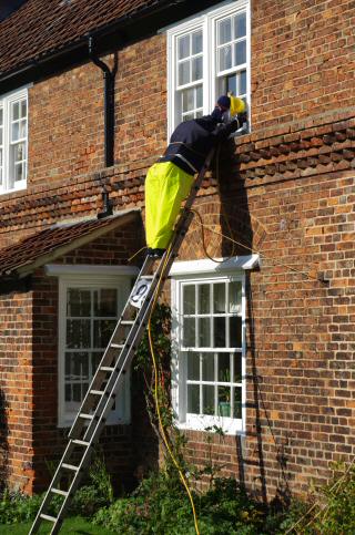 {short description of image}